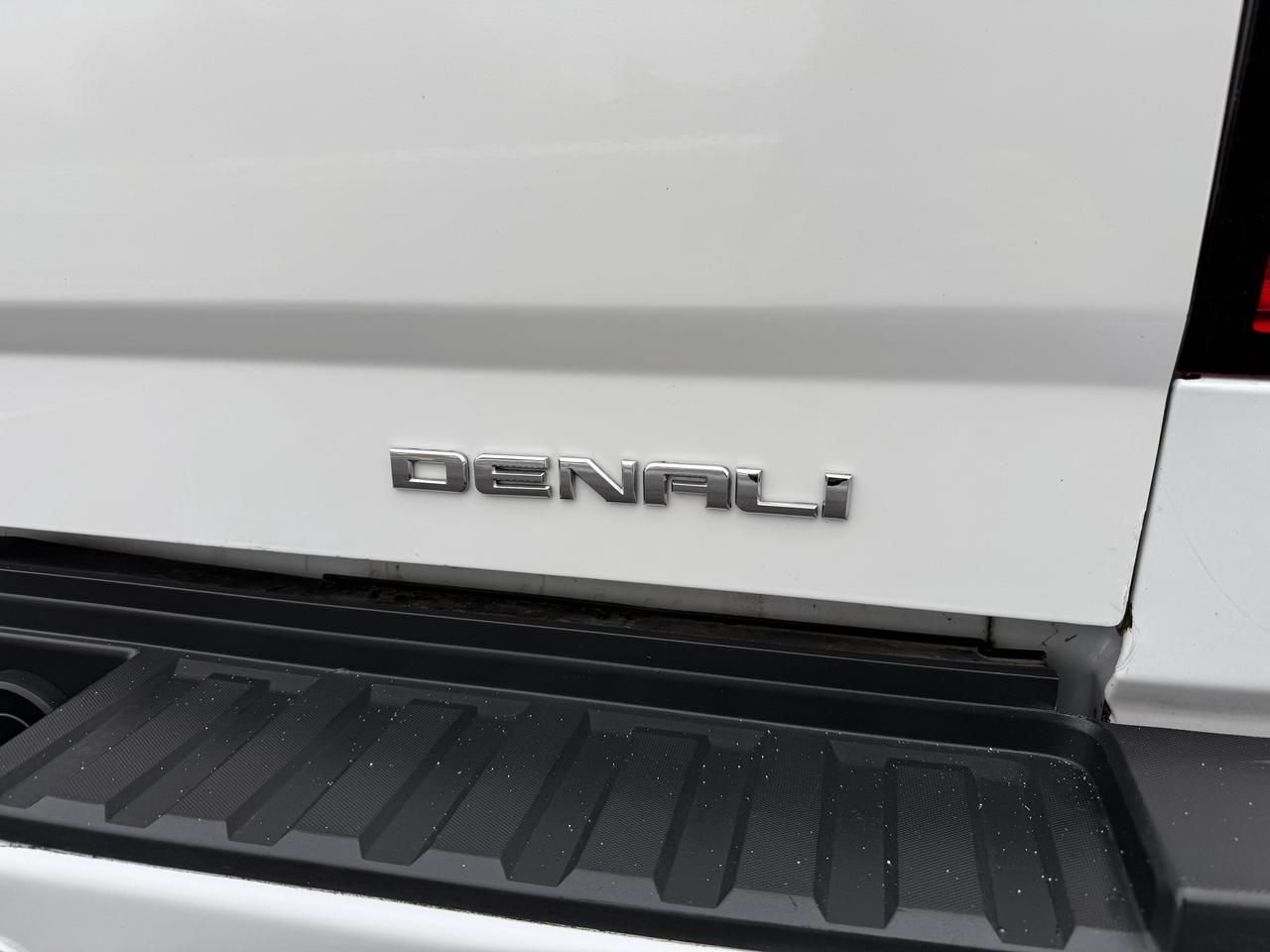 2015 GMC SIERRA 2500HD DENALI Photo