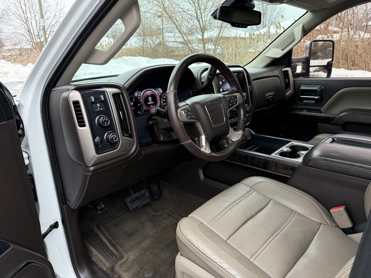 2015 GMC SIERRA 2500HD DENALI Photo