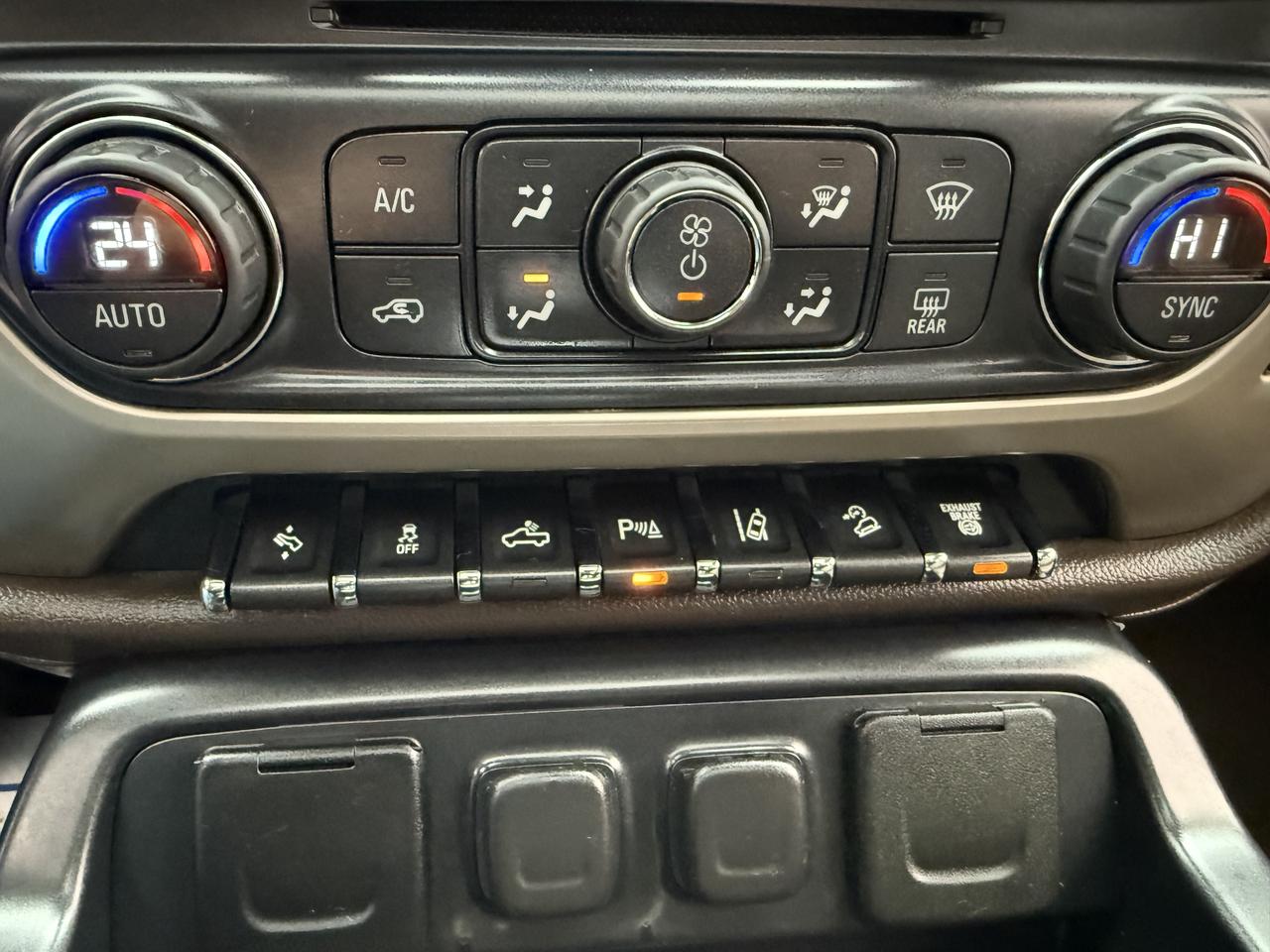 2015 GMC SIERRA 2500HD DENALI Photo