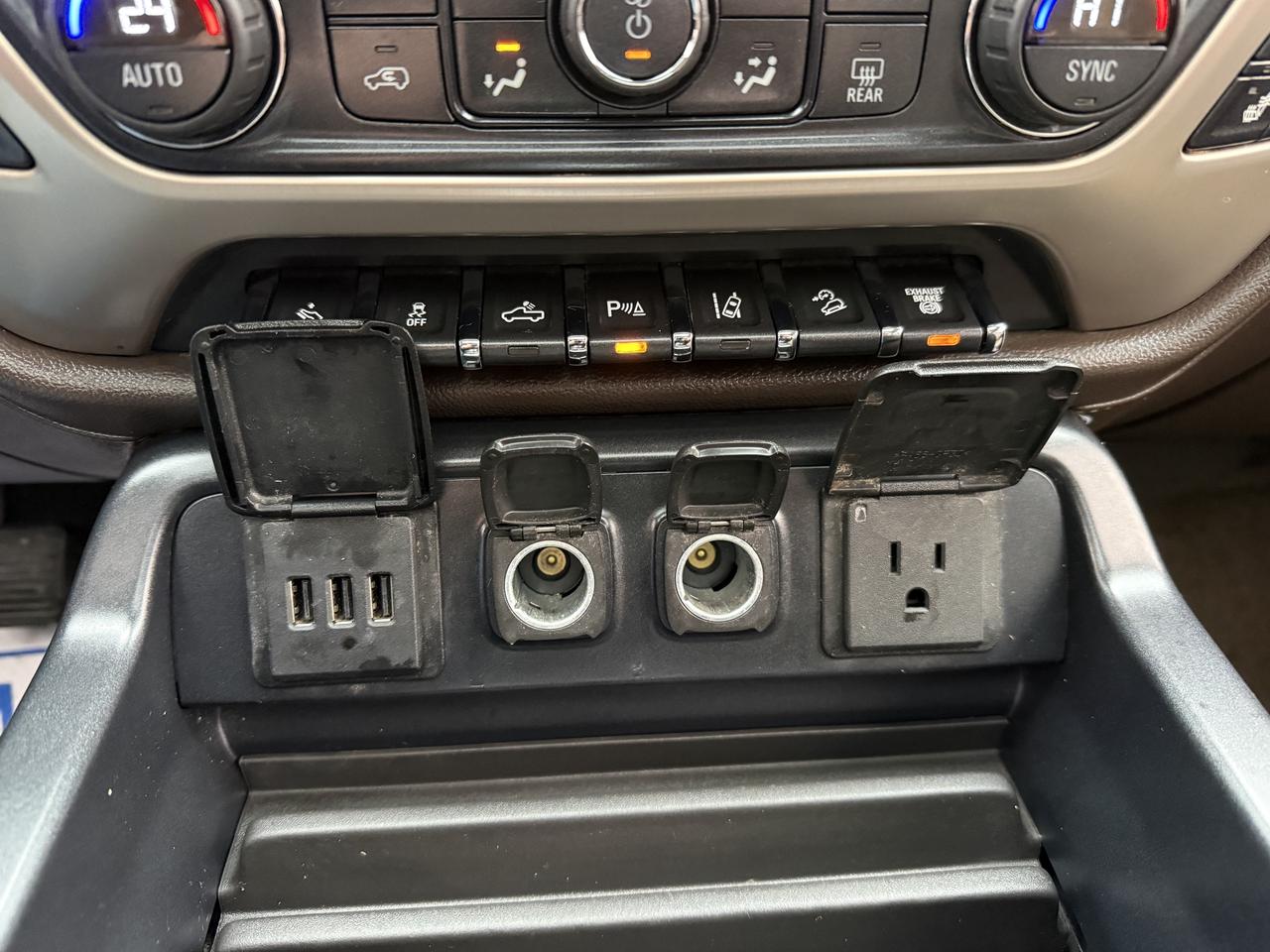 2015 GMC SIERRA 2500HD DENALI Photo