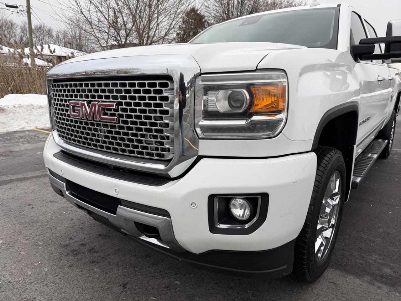 2015 GMC SIERRA 2500HD DENALI Photo