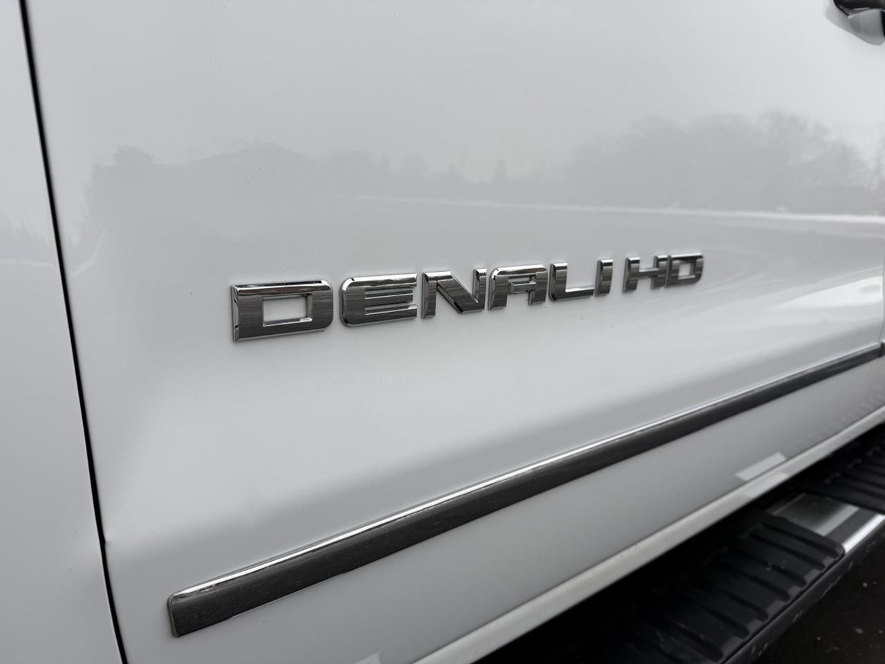 2015 GMC SIERRA 2500HD DENALI Photo