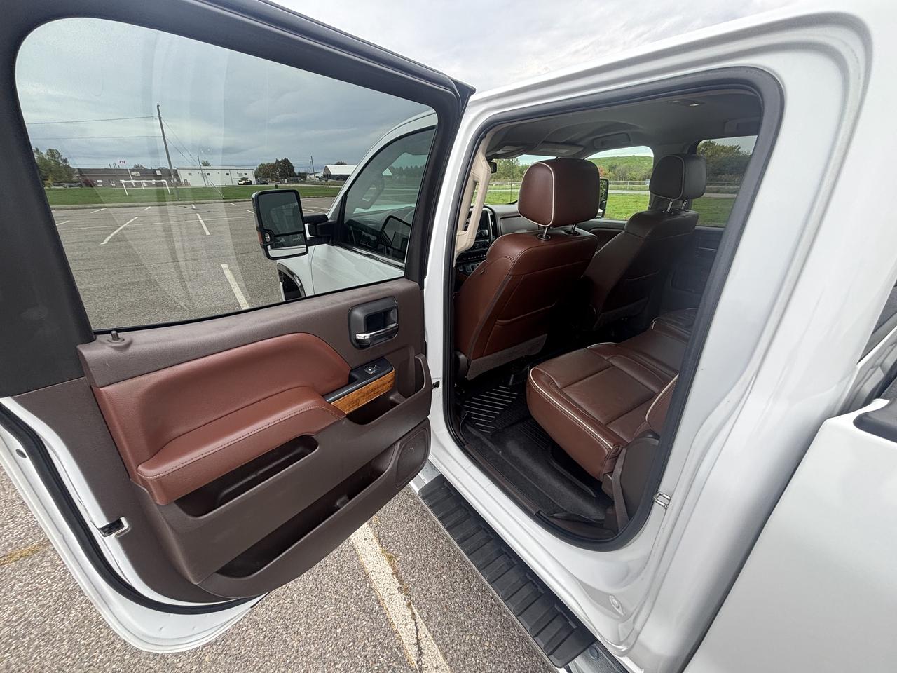 2017 Chevrolet Silverado 3500HD High Country Photo