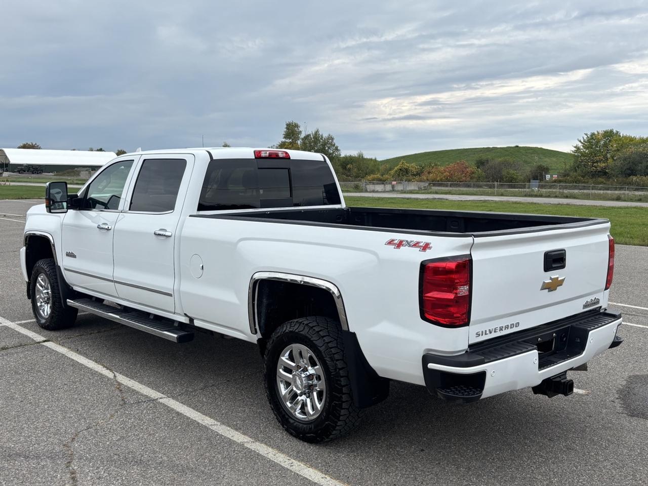 2017 Chevrolet Silverado 3500HD High Country Photo