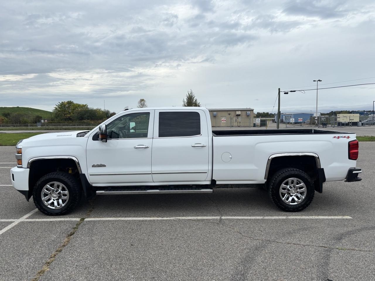 2017 Chevrolet Silverado 3500HD High Country Photo