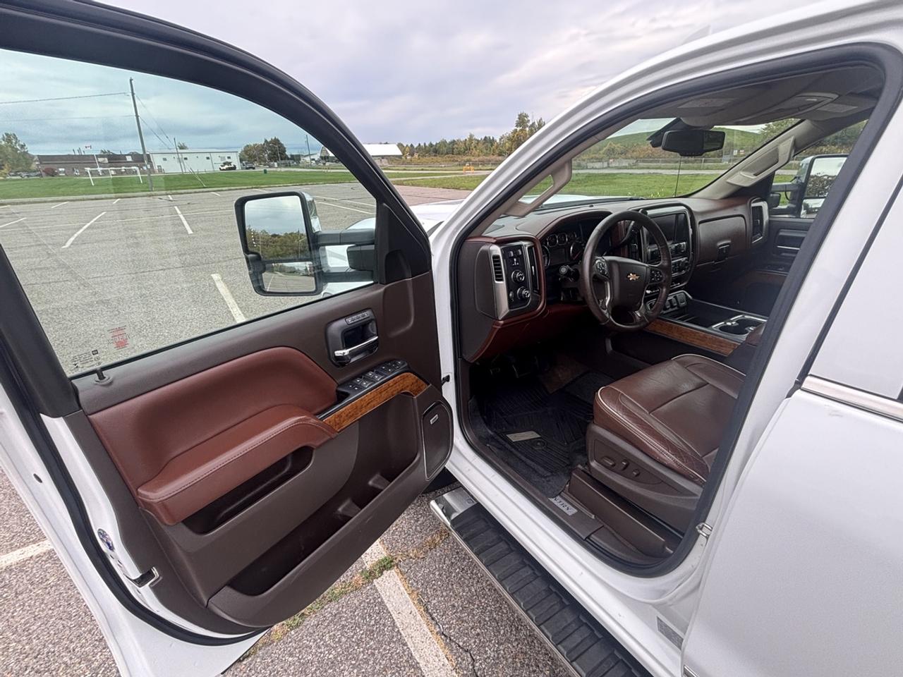 2017 Chevrolet Silverado 3500HD High Country Photo