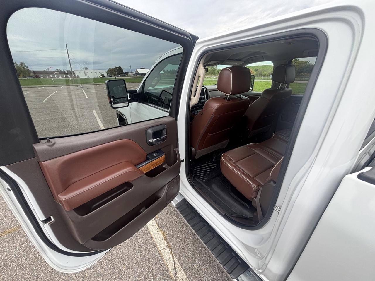2017 Chevrolet Silverado 3500HD High Country Photo