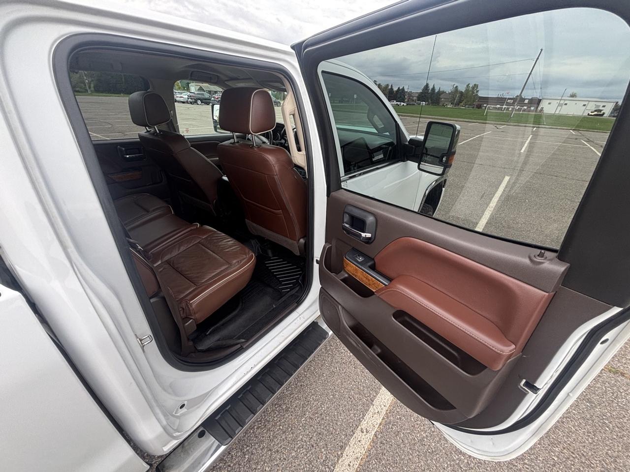 2017 Chevrolet Silverado 3500HD High Country Photo