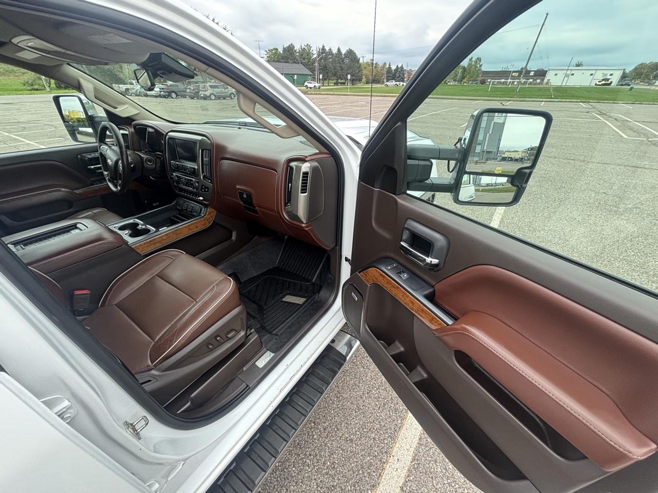 2017 Chevrolet Silverado 3500HD High Country Photo