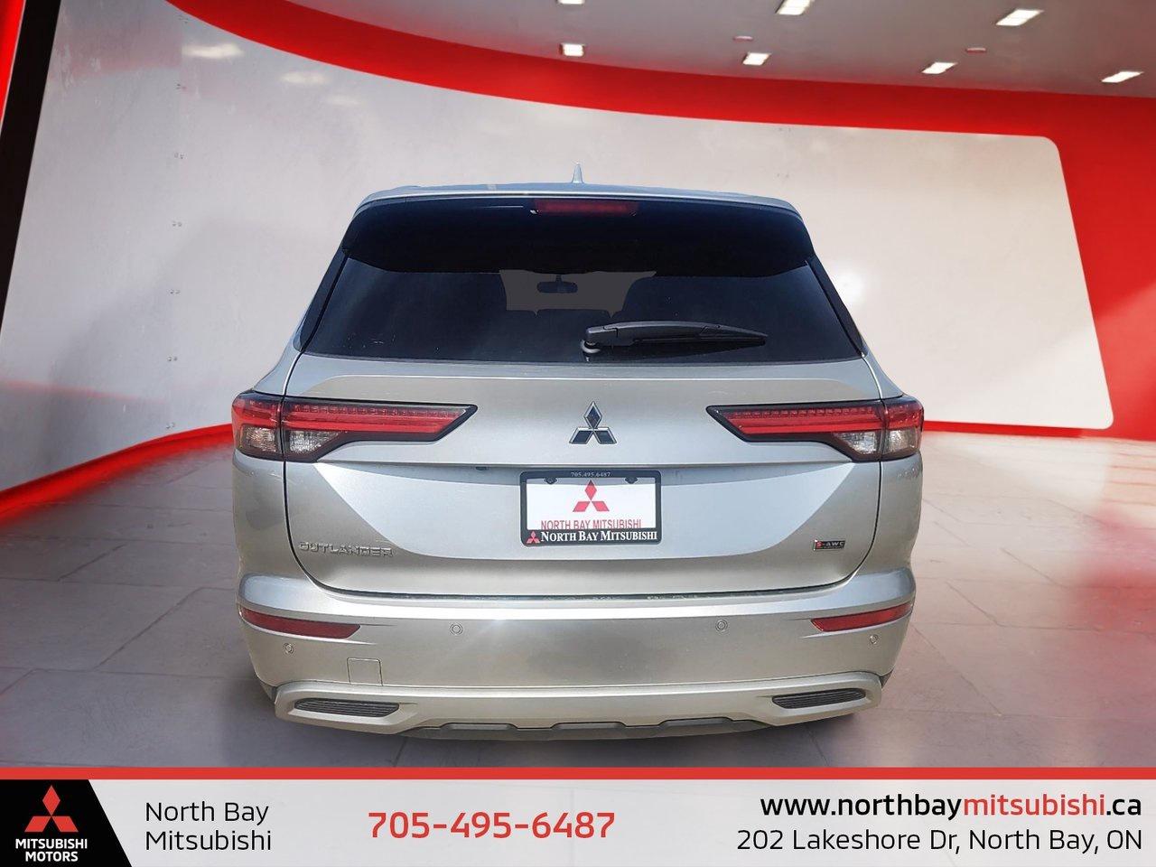 2023 Mitsubishi Outlander LE Premium Photo2