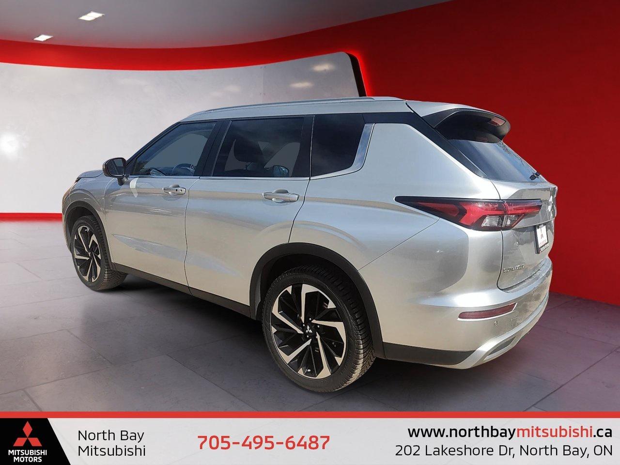 2023 Mitsubishi Outlander LE Premium Photo