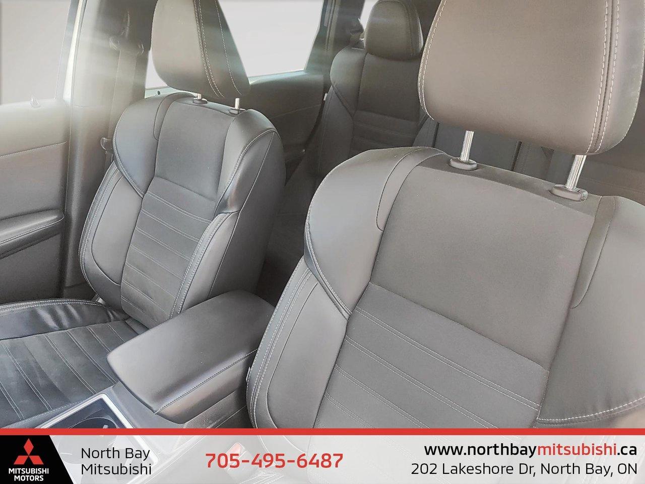 2023 Mitsubishi Outlander LE Premium Photo