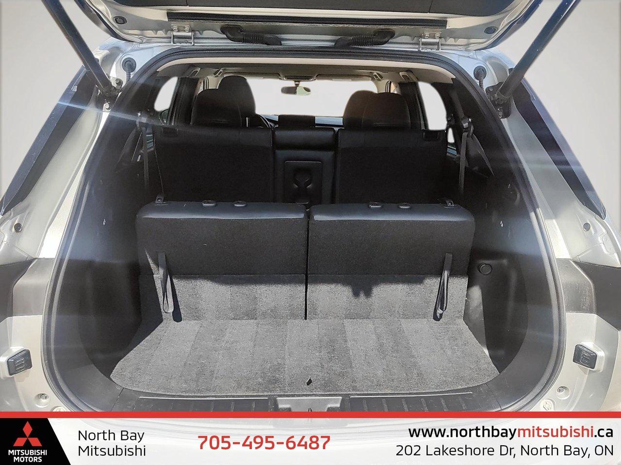 2023 Mitsubishi Outlander LE Premium Photo