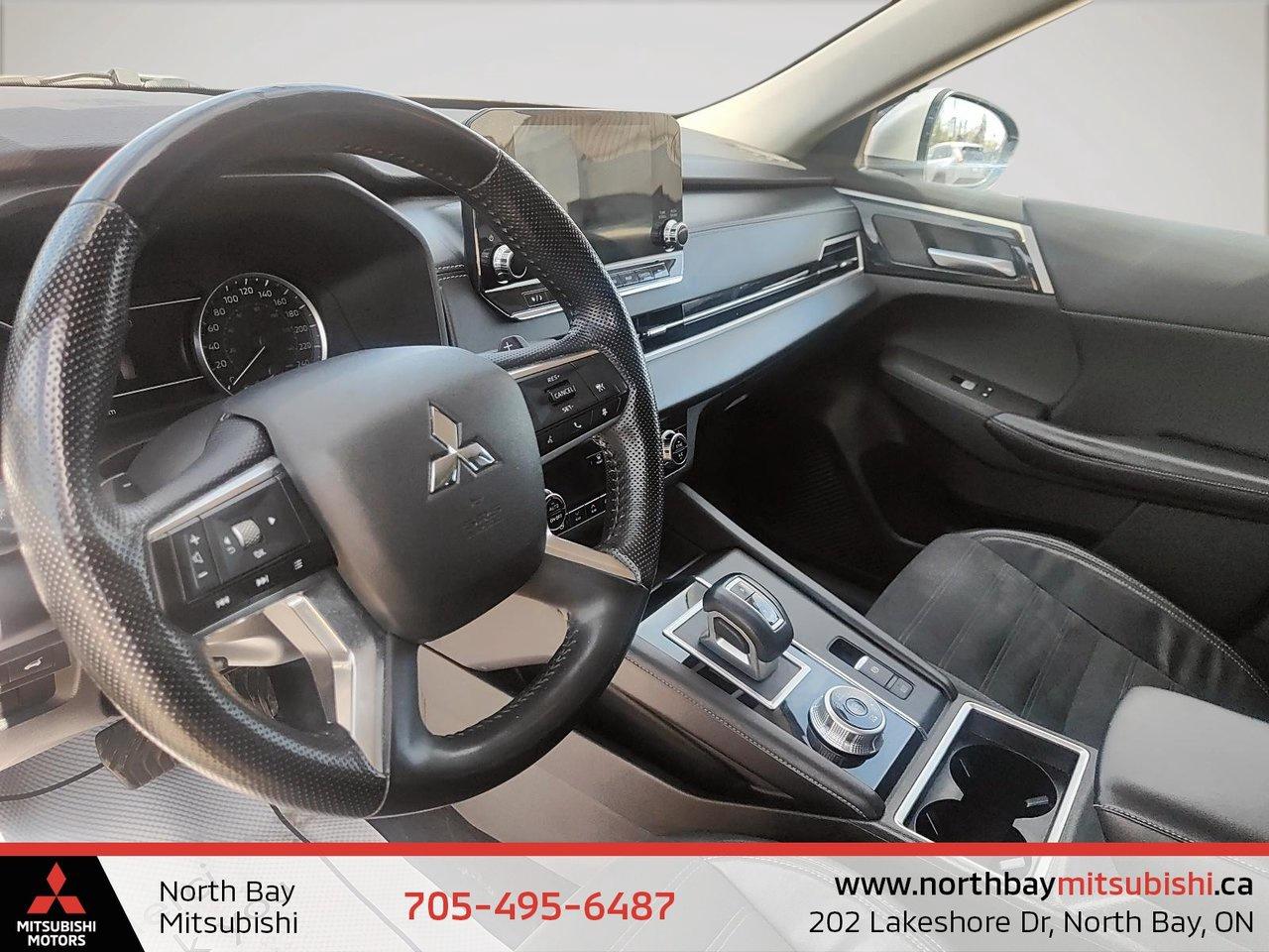 2023 Mitsubishi Outlander LE Premium Photo