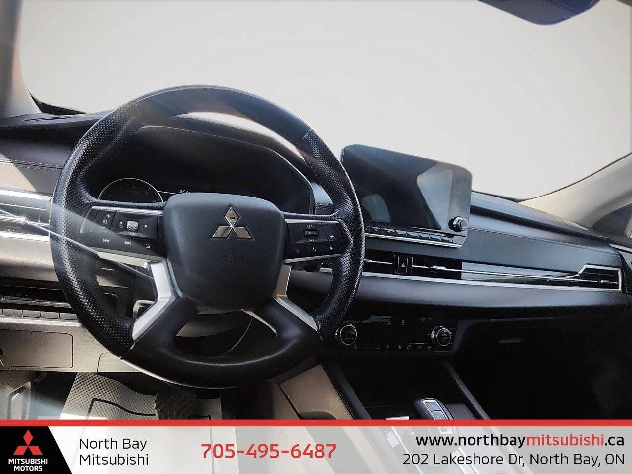 2023 Mitsubishi Outlander LE Premium Photo