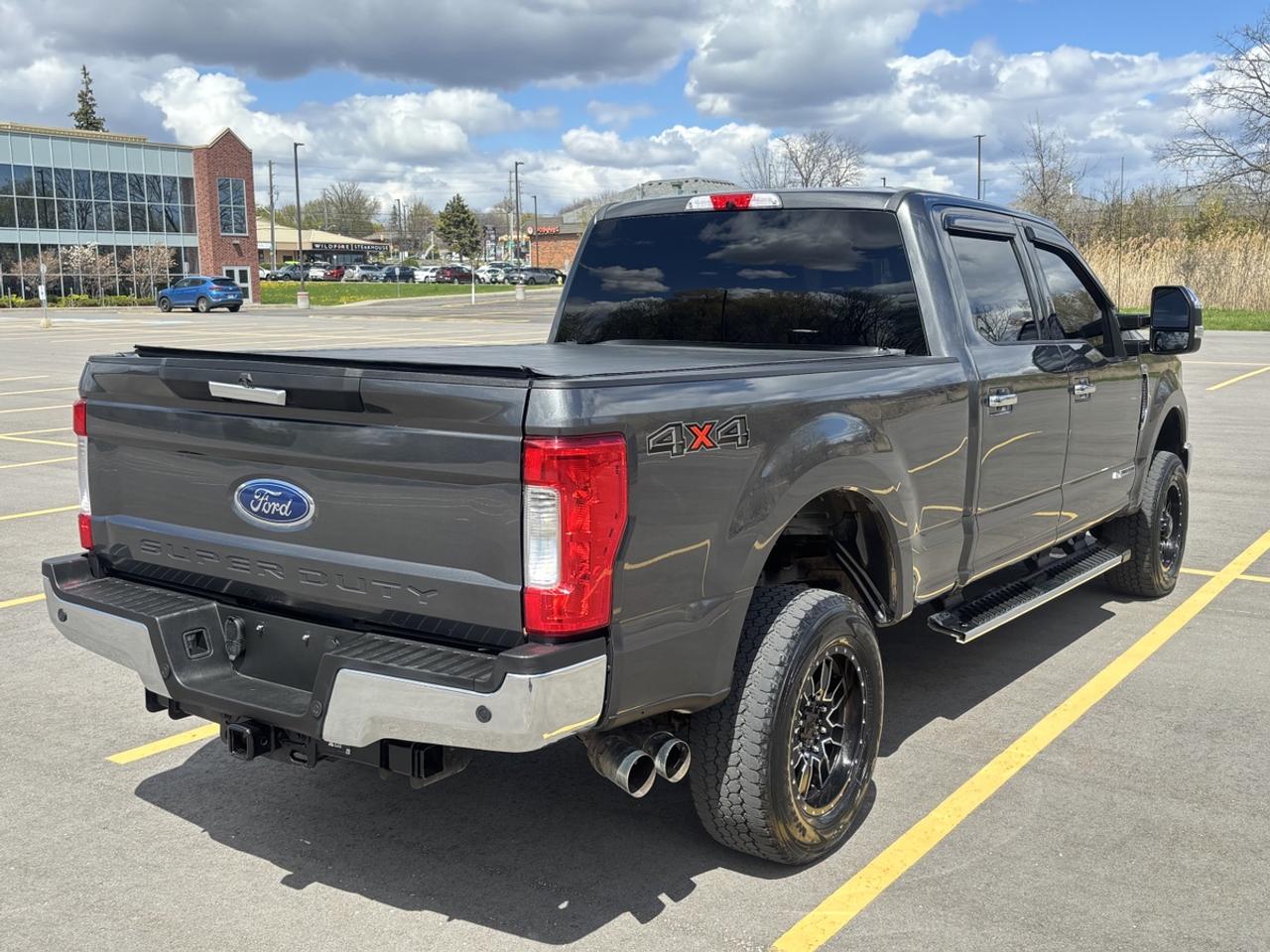 2017 Ford F-250 SUPER DUTY XLT Photo