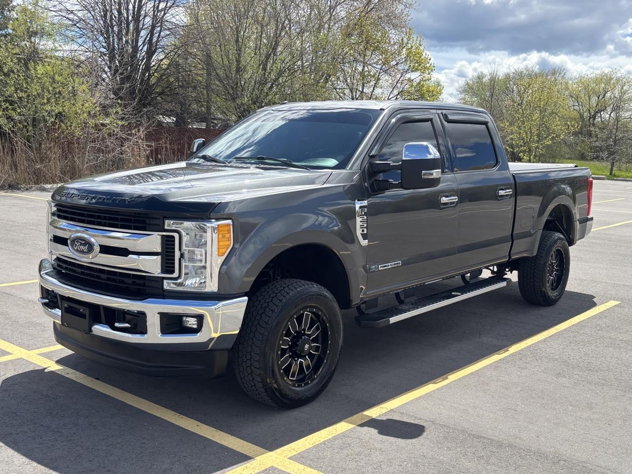2017 Ford F-250 SUPER DUTY XLT Photo0