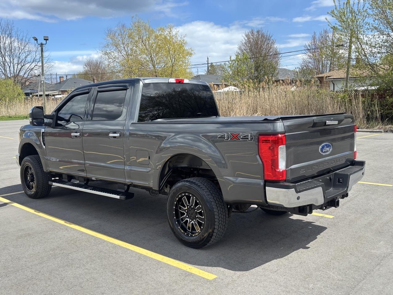 2017 Ford F-250 SUPER DUTY XLT Photo2
