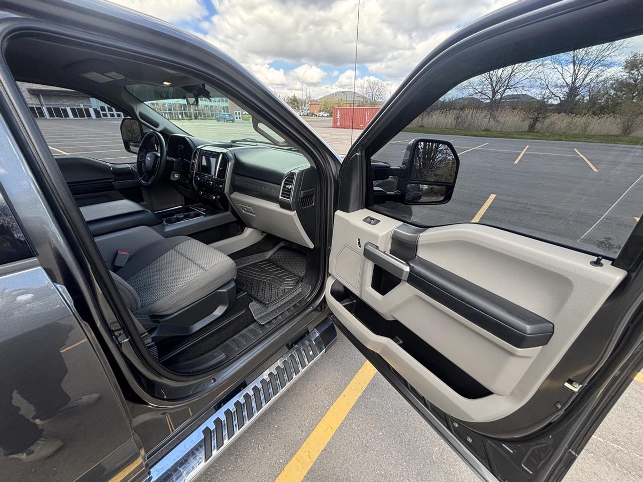 2017 Ford F-250 SUPER DUTY XLT Photo