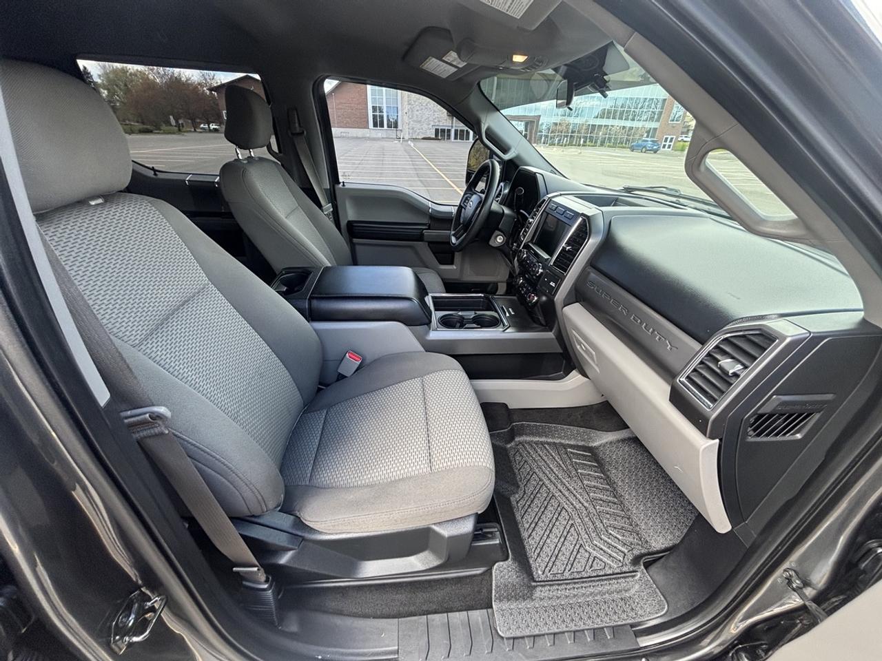 2017 Ford F-250 SUPER DUTY XLT Photo