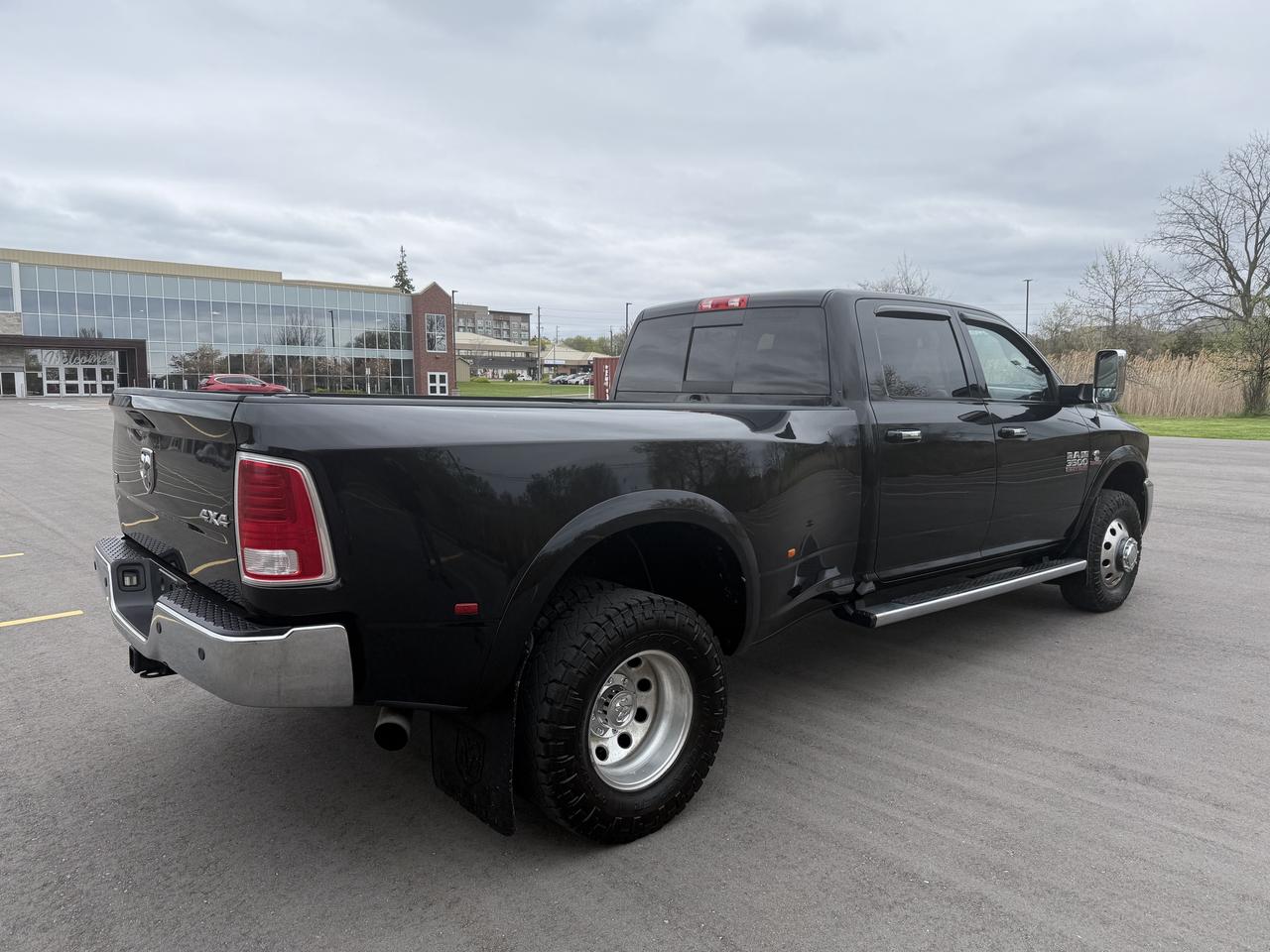 2014 RAM 3500 Laramie Photo