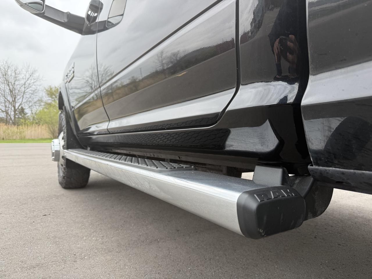 2014 RAM 3500 Laramie Photo