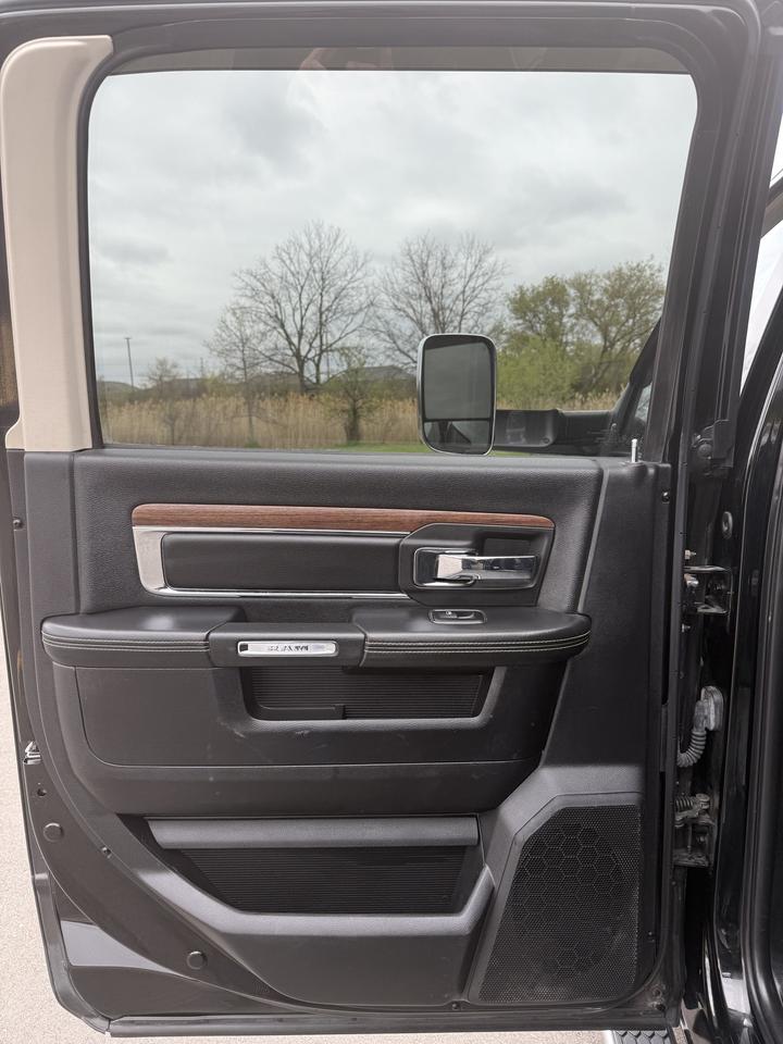 2014 RAM 3500 Laramie Photo