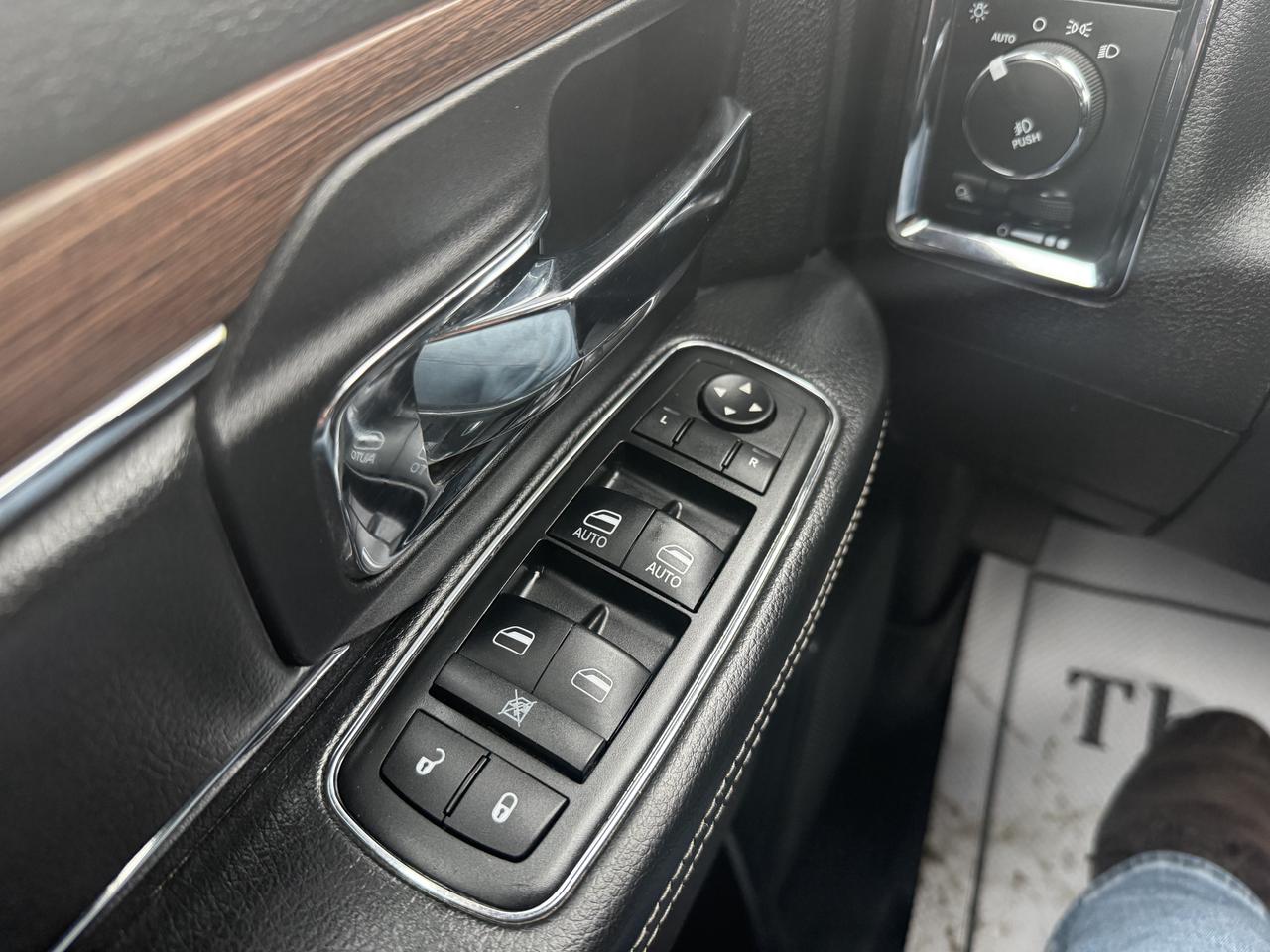 2014 RAM 3500 Laramie Photo