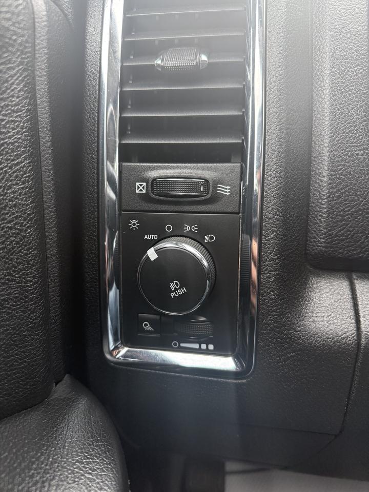 2014 RAM 3500 Laramie Photo