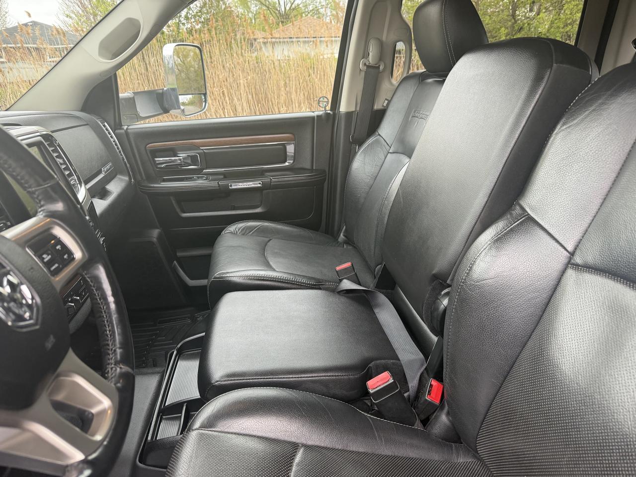 2014 RAM 3500 Laramie Photo