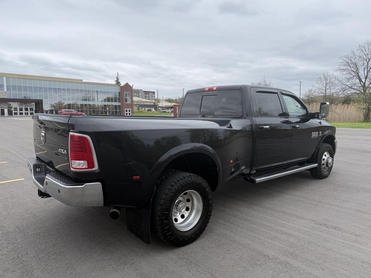 2014 RAM 3500 Laramie Photo