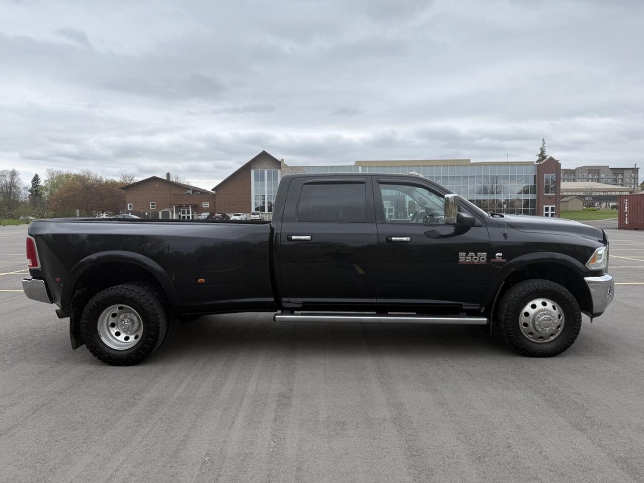2014 RAM 3500 Laramie Photo