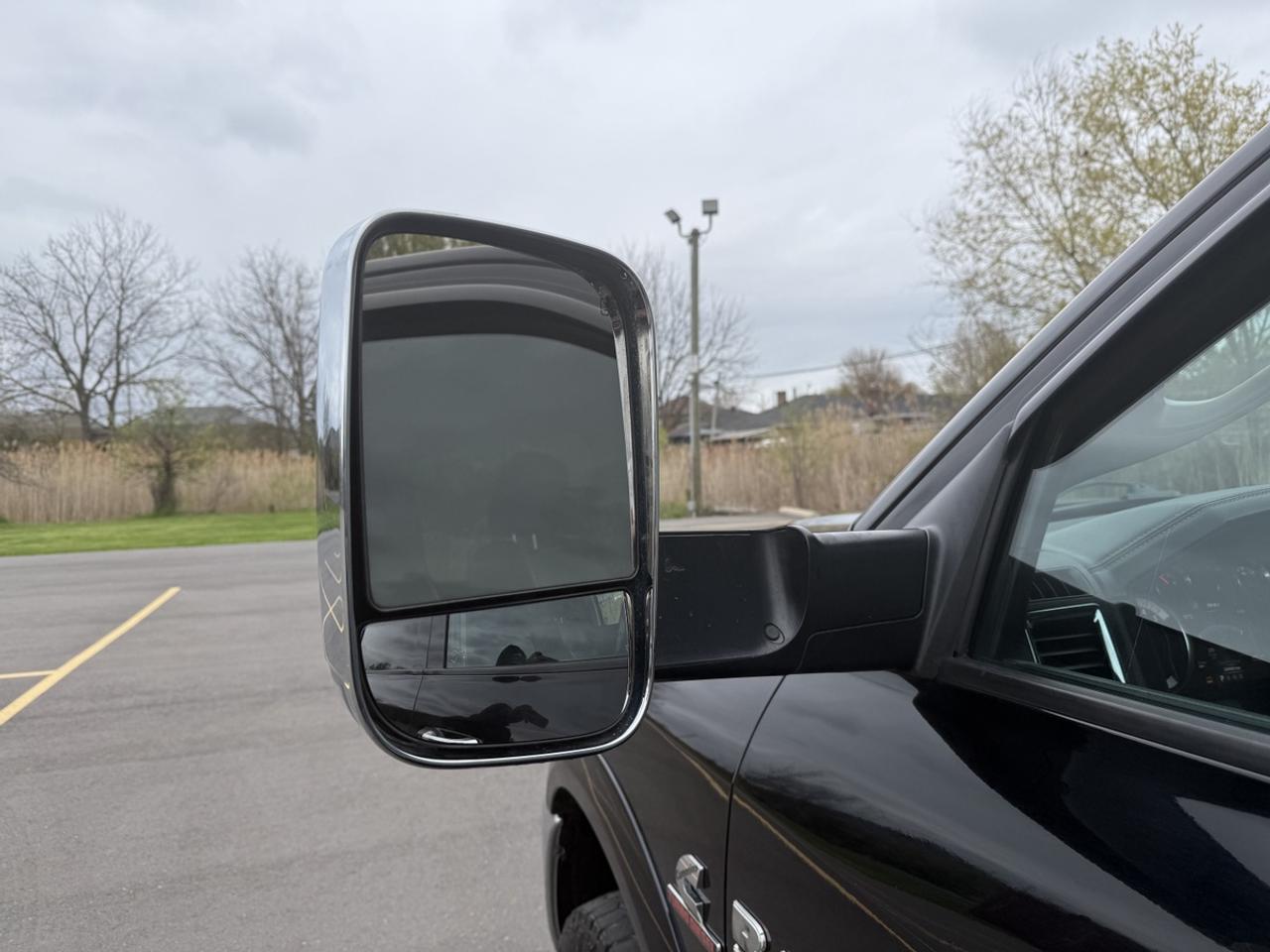 2014 RAM 3500 Laramie Photo