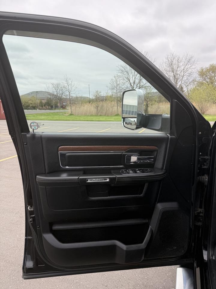 2014 RAM 3500 Laramie Photo