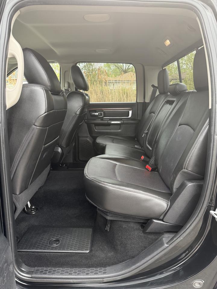 2014 RAM 3500 Laramie Photo
