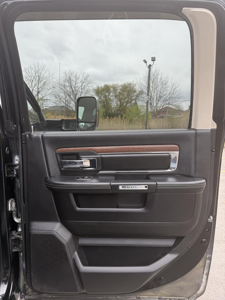 2014 RAM 3500 Laramie Photo