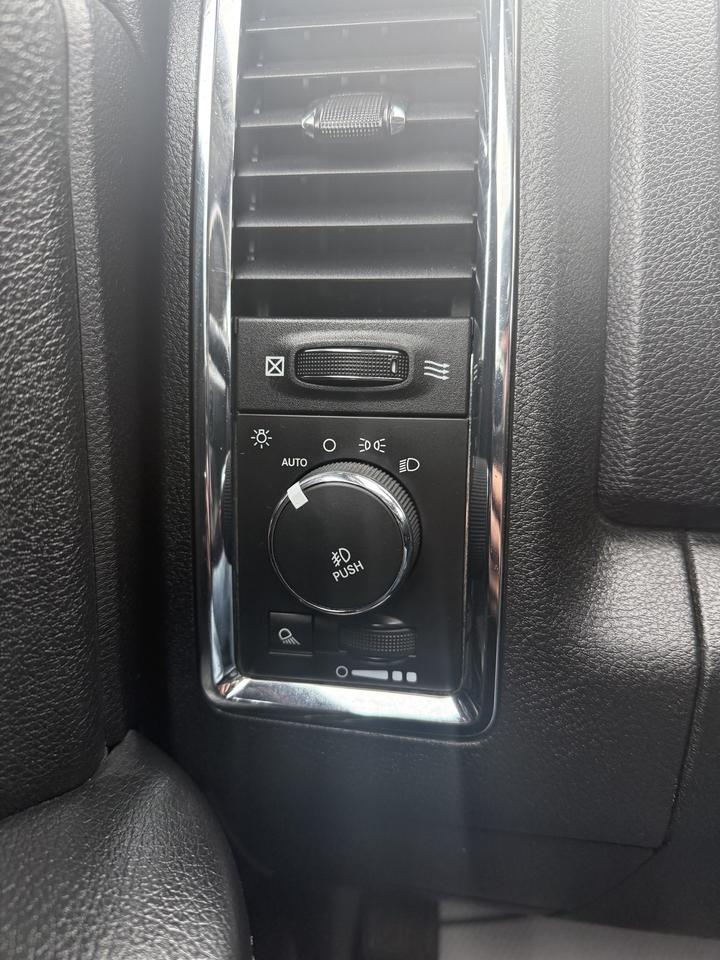 2014 RAM 3500 Laramie Photo