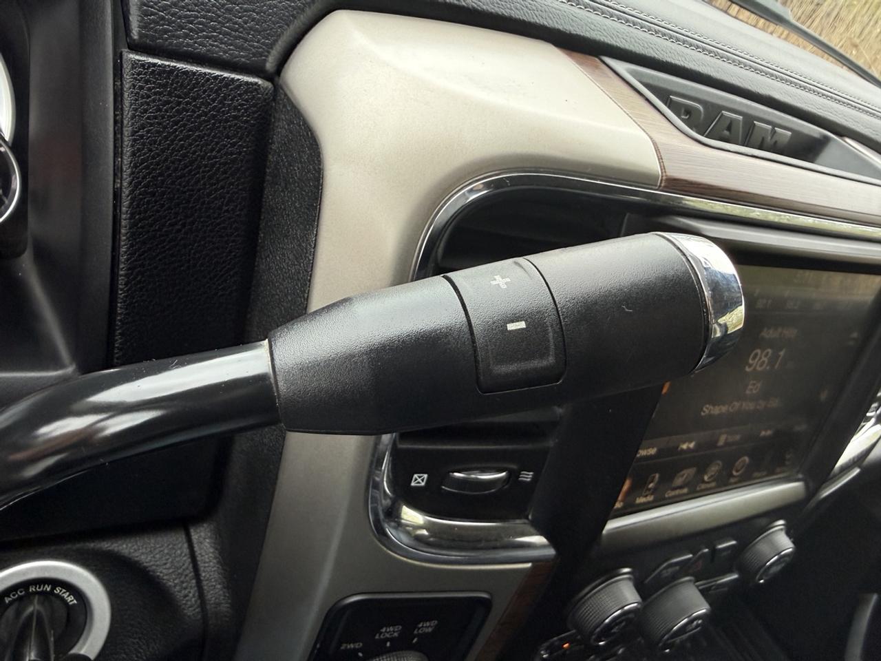 2014 RAM 3500 Laramie Photo
