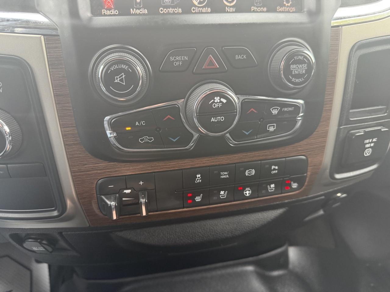 2014 RAM 3500 Laramie Photo