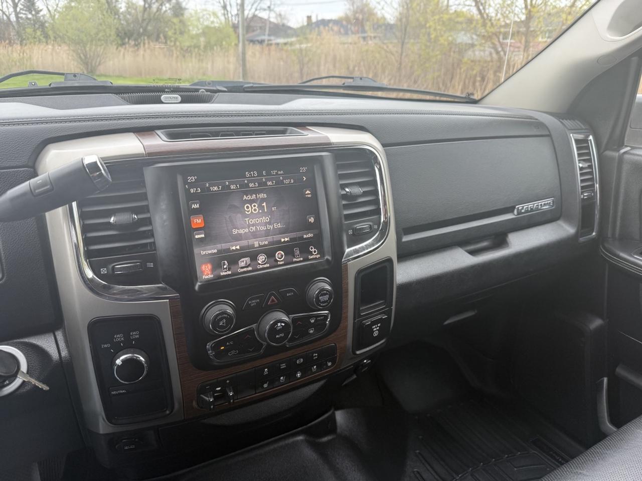 2014 RAM 3500 Laramie Photo
