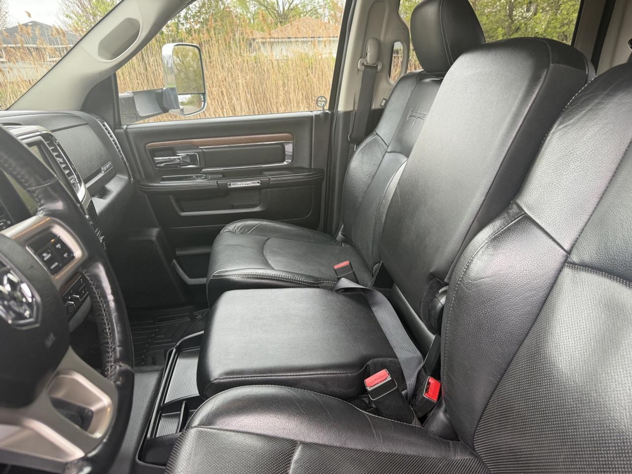 2014 RAM 3500 Laramie Photo