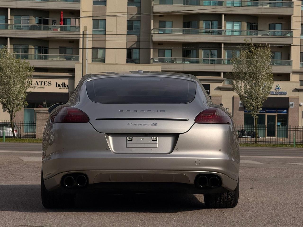 2011 Porsche Panamera 4S Photo2