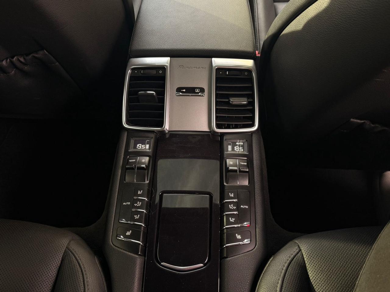 2011 Porsche Panamera 4S Photo