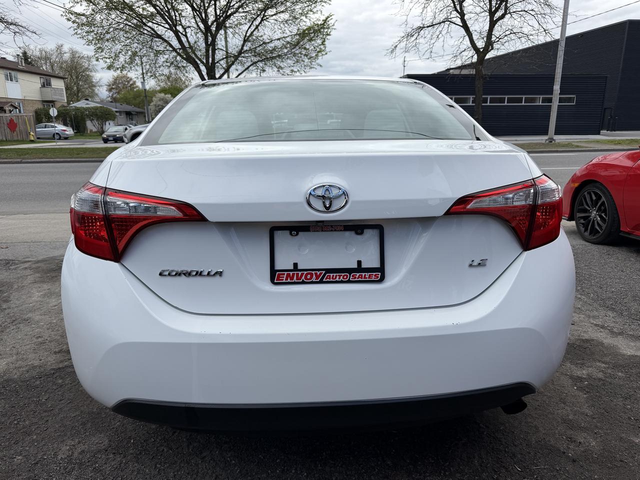 2015 Toyota Corolla LE Photo4
