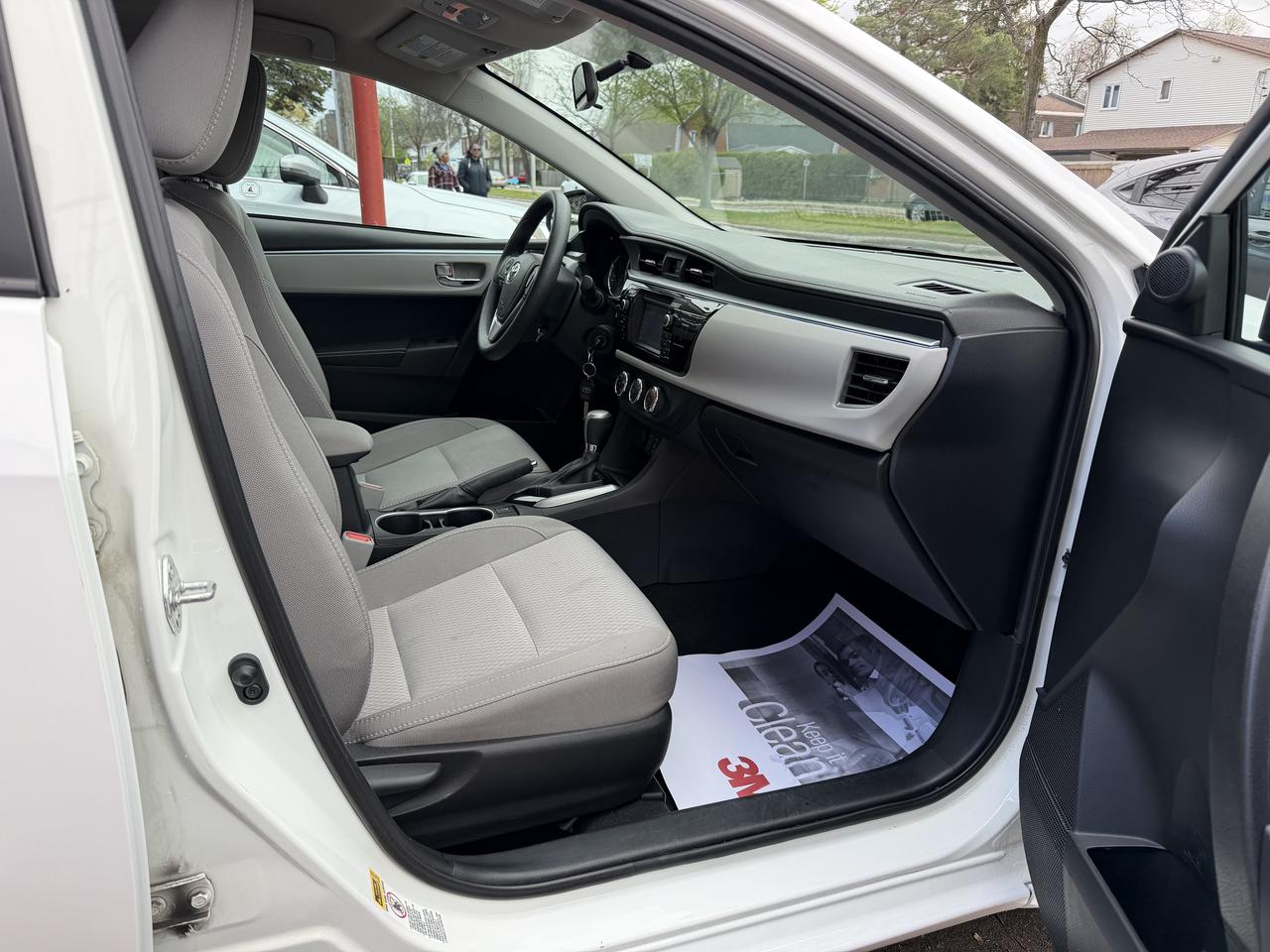 2015 Toyota Corolla LE Photo