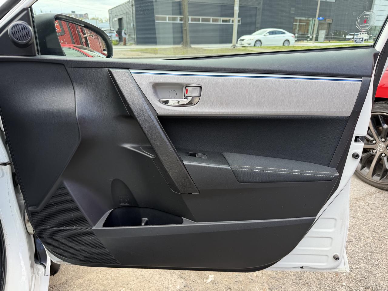 2015 Toyota Corolla LE Photo