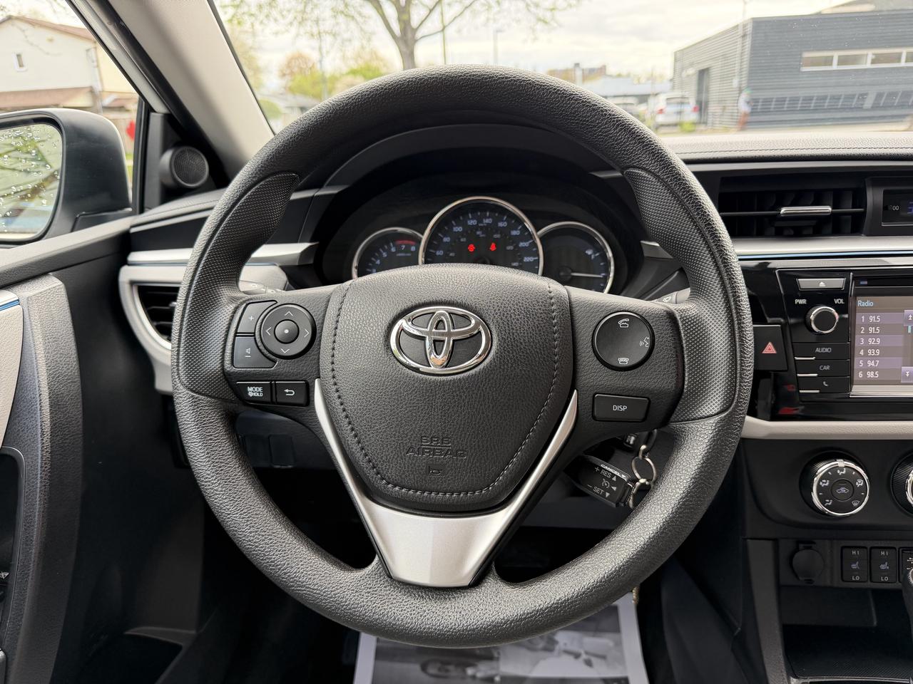 2015 Toyota Corolla LE Photo