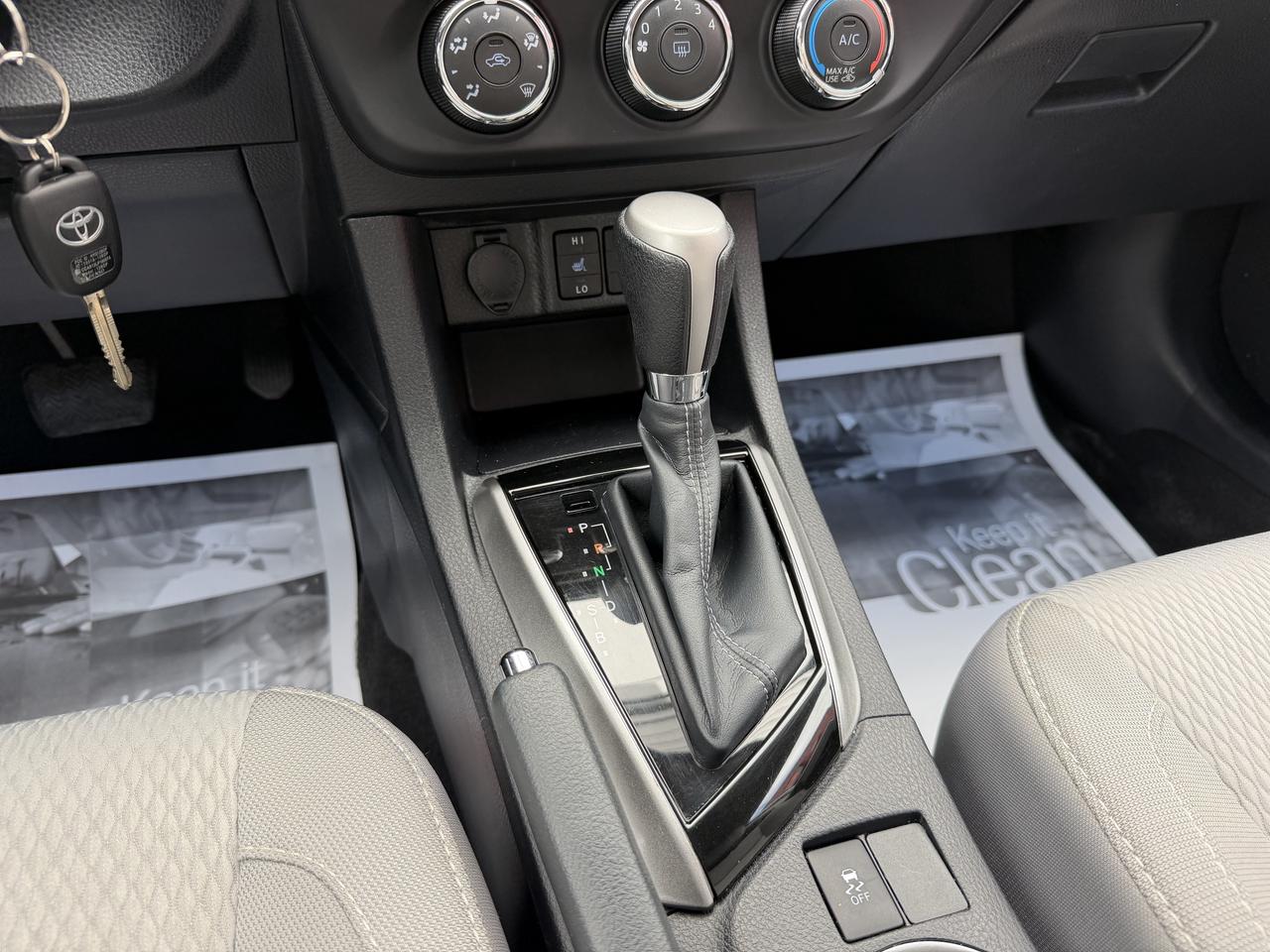 2015 Toyota Corolla LE Photo
