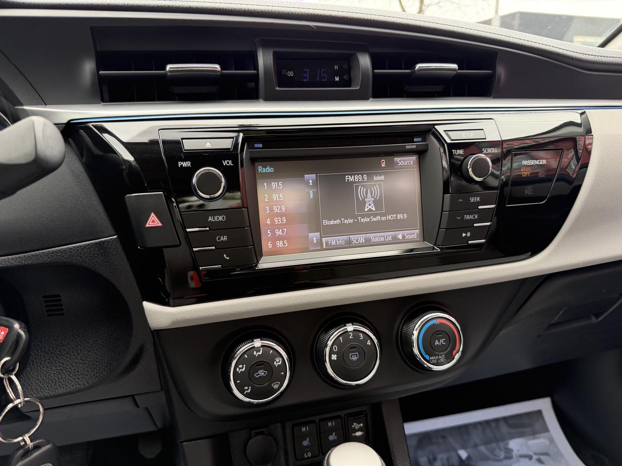 2015 Toyota Corolla LE Photo