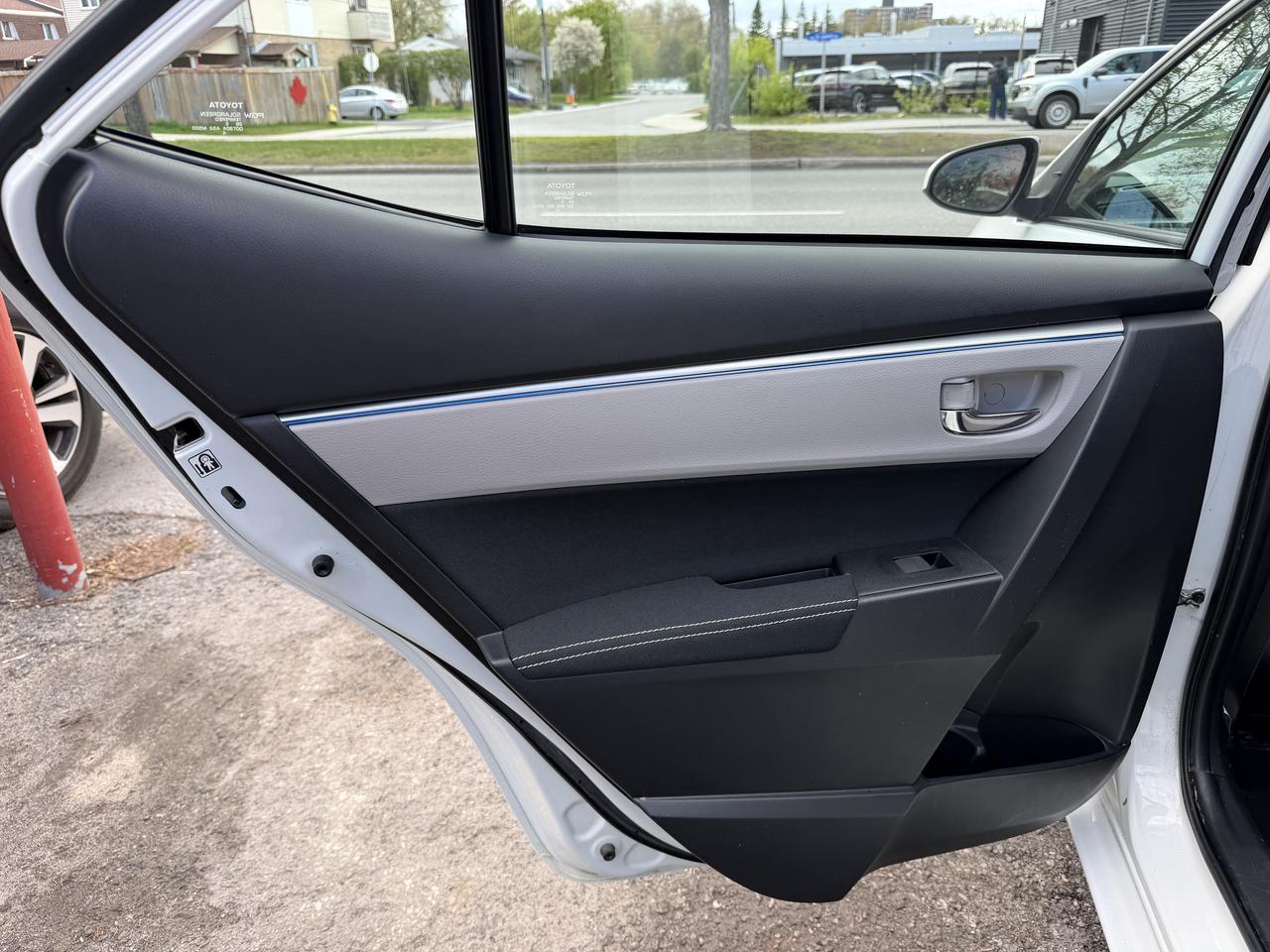 2015 Toyota Corolla LE Photo